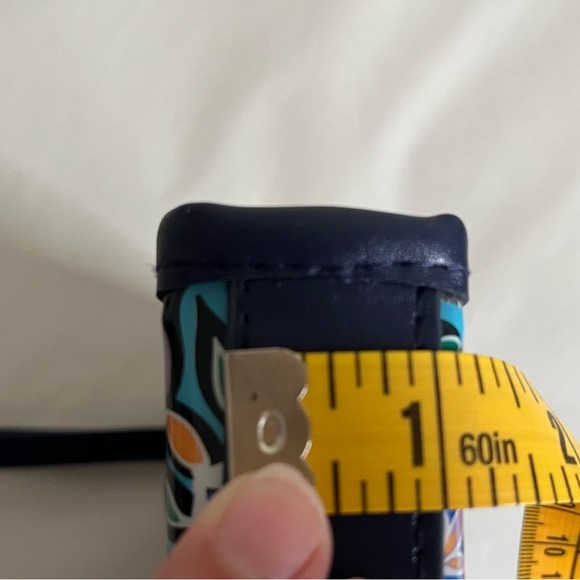 Vera Bradley Lisbon Medallion Cool Clear Beach Wristlet NWOT - Picture 8 of 8